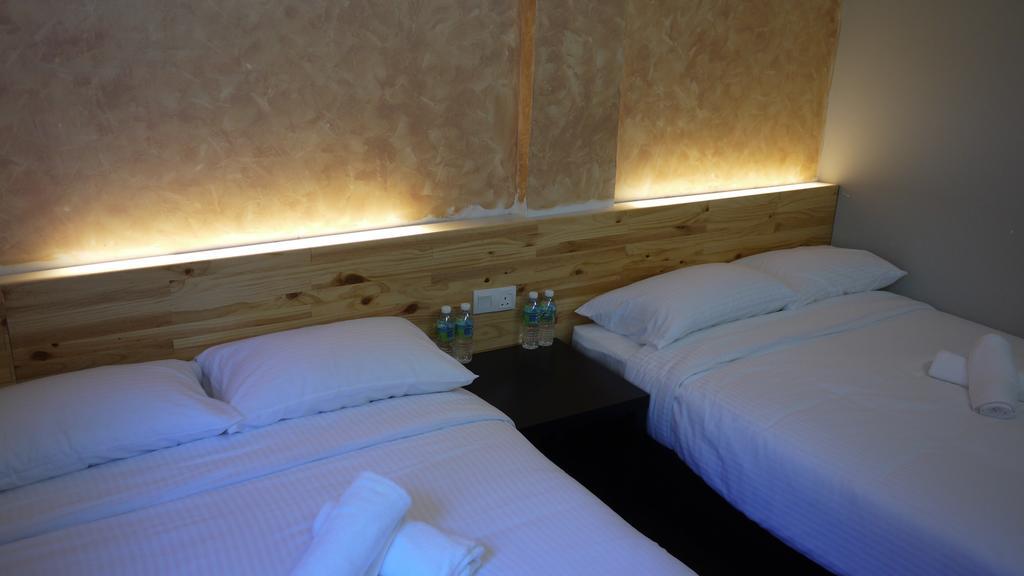 Dream Garden Hotel Кланг Екстериор снимка