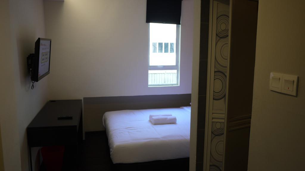 Dream Garden Hotel Кланг Екстериор снимка