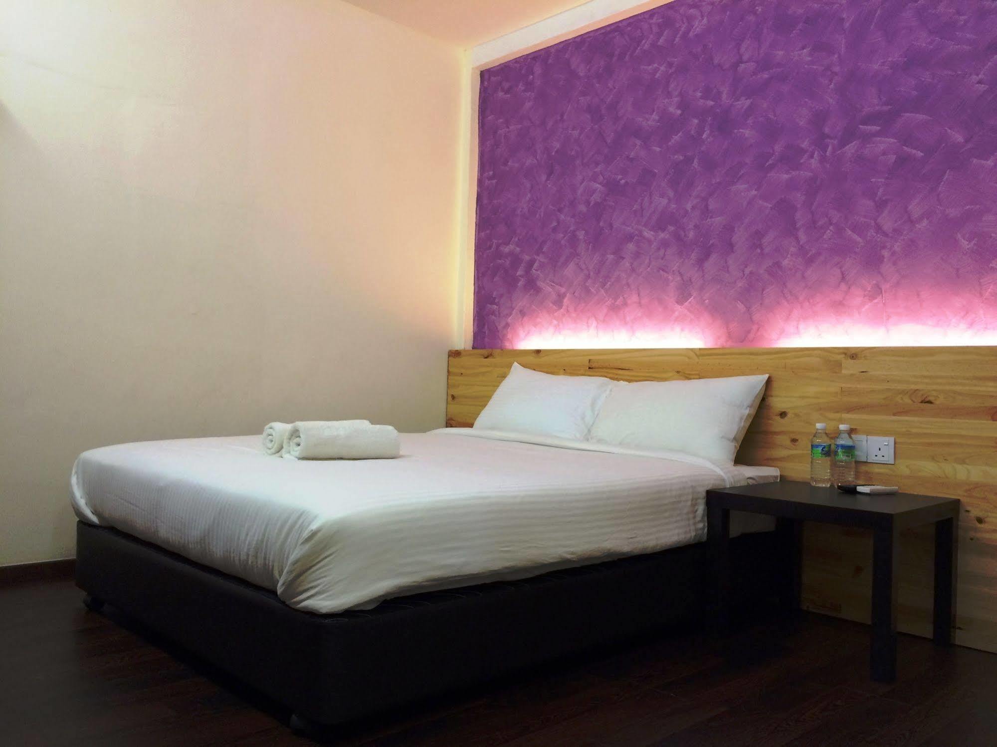 Dream Garden Hotel Кланг Екстериор снимка