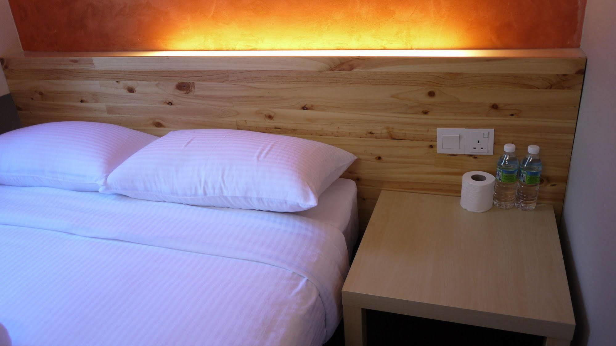 Dream Garden Hotel Кланг Екстериор снимка