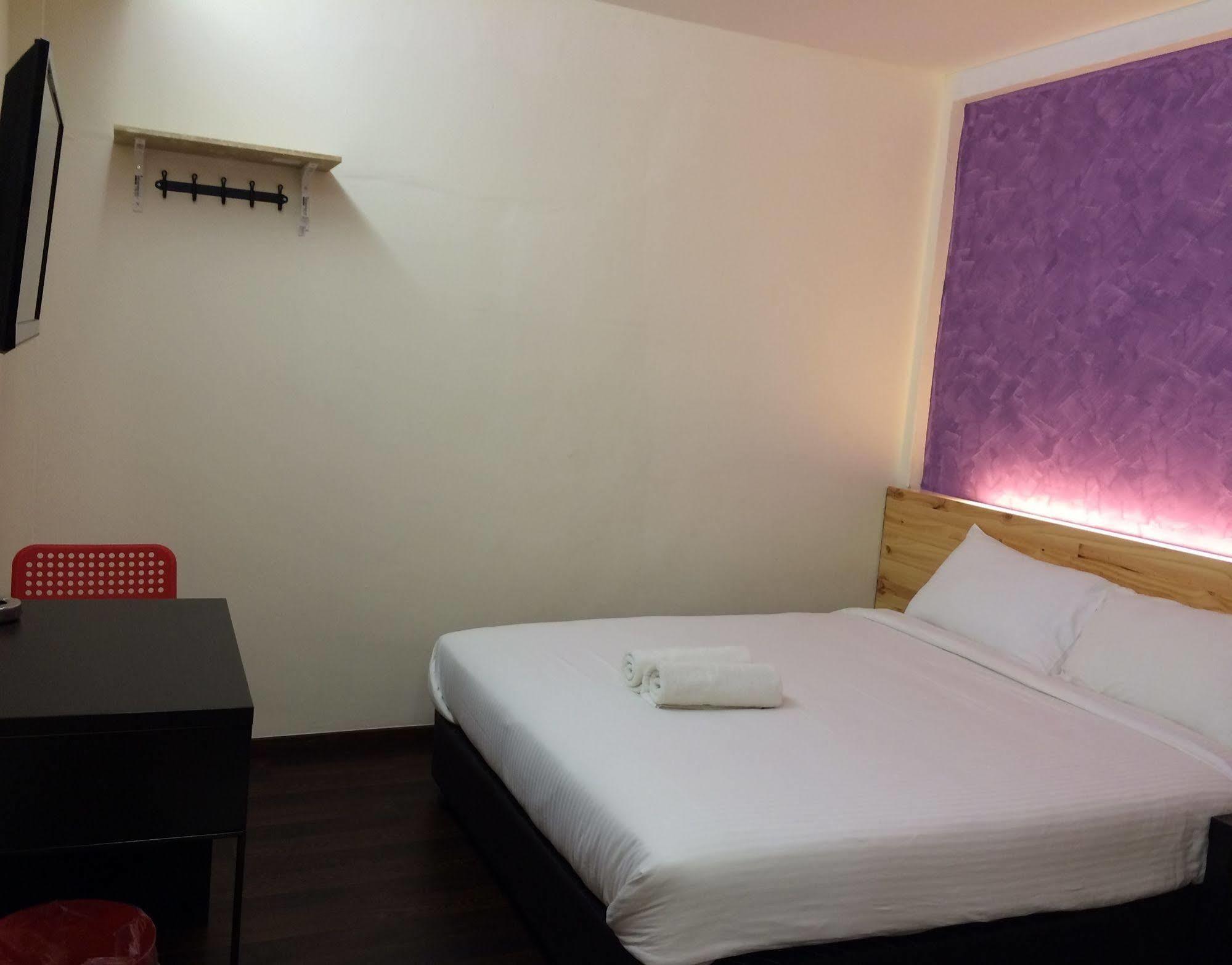 Dream Garden Hotel Кланг Екстериор снимка