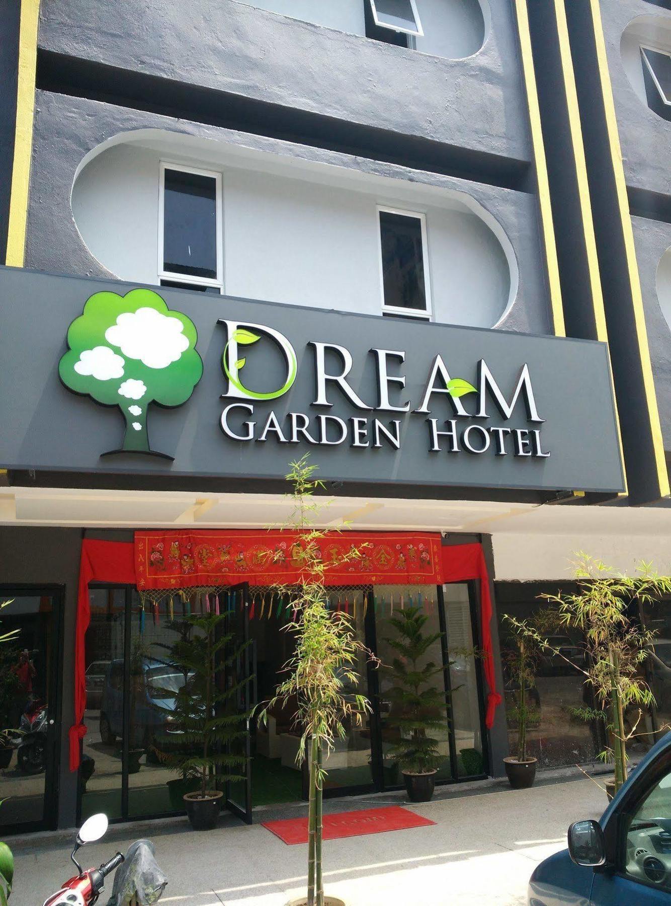 Dream Garden Hotel Кланг Екстериор снимка