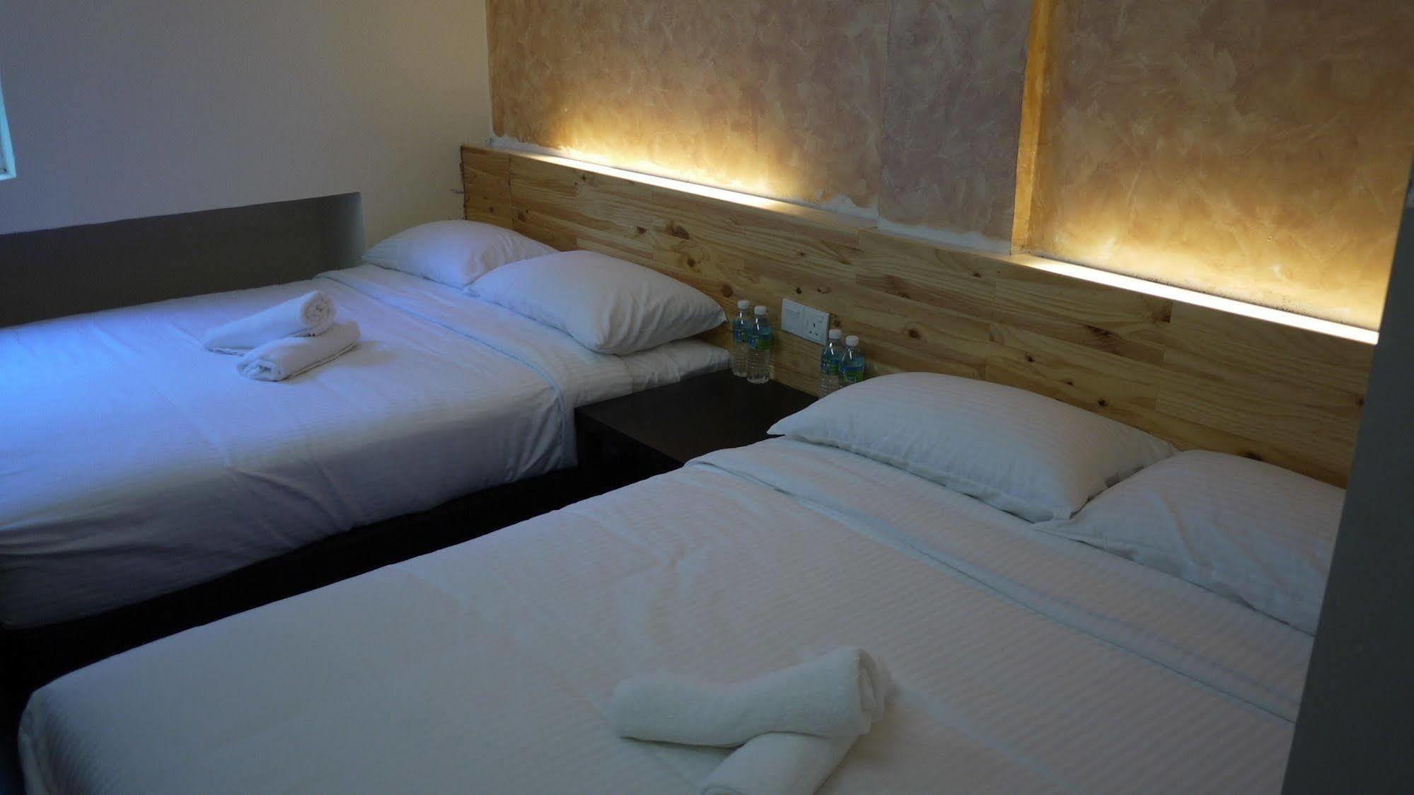 Dream Garden Hotel Кланг Екстериор снимка