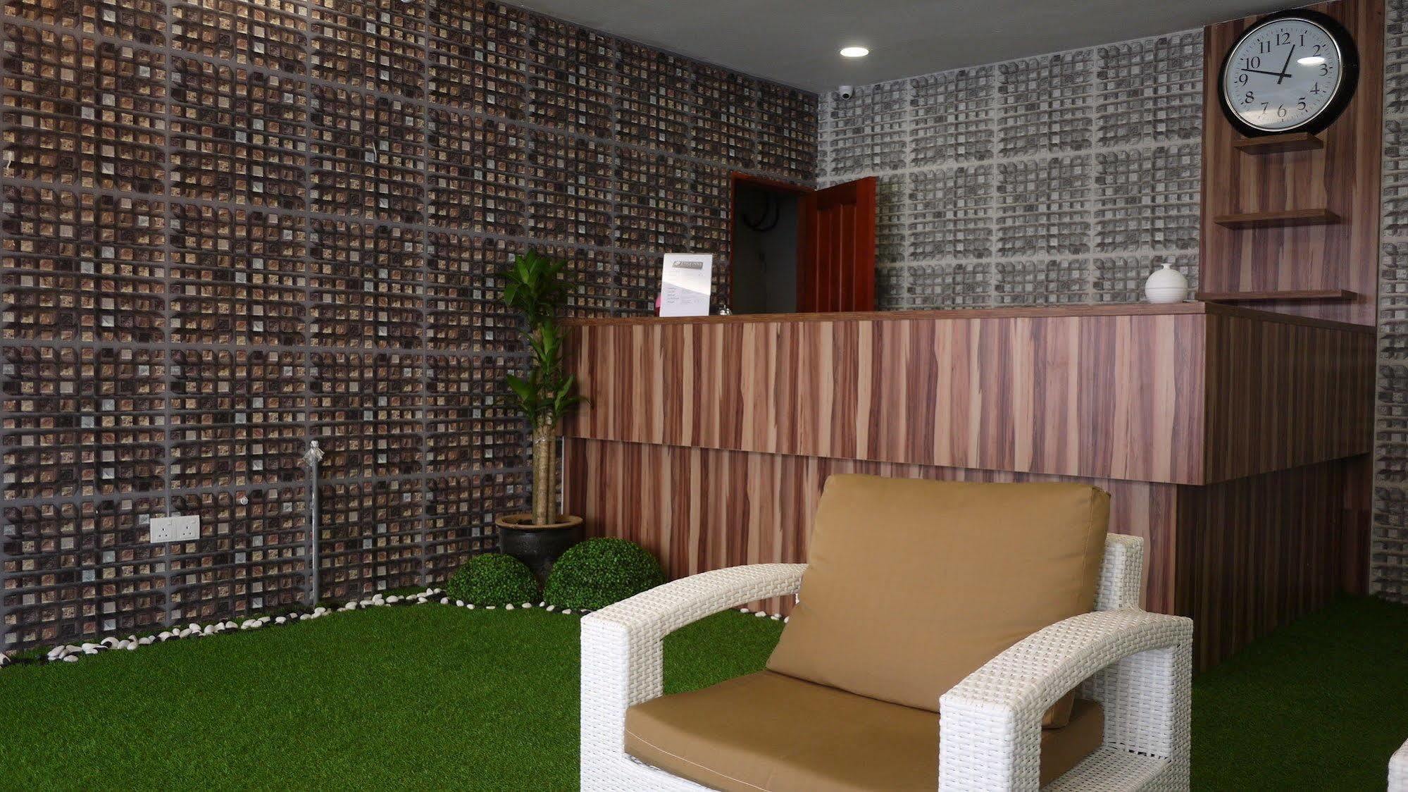 Dream Garden Hotel Кланг Екстериор снимка
