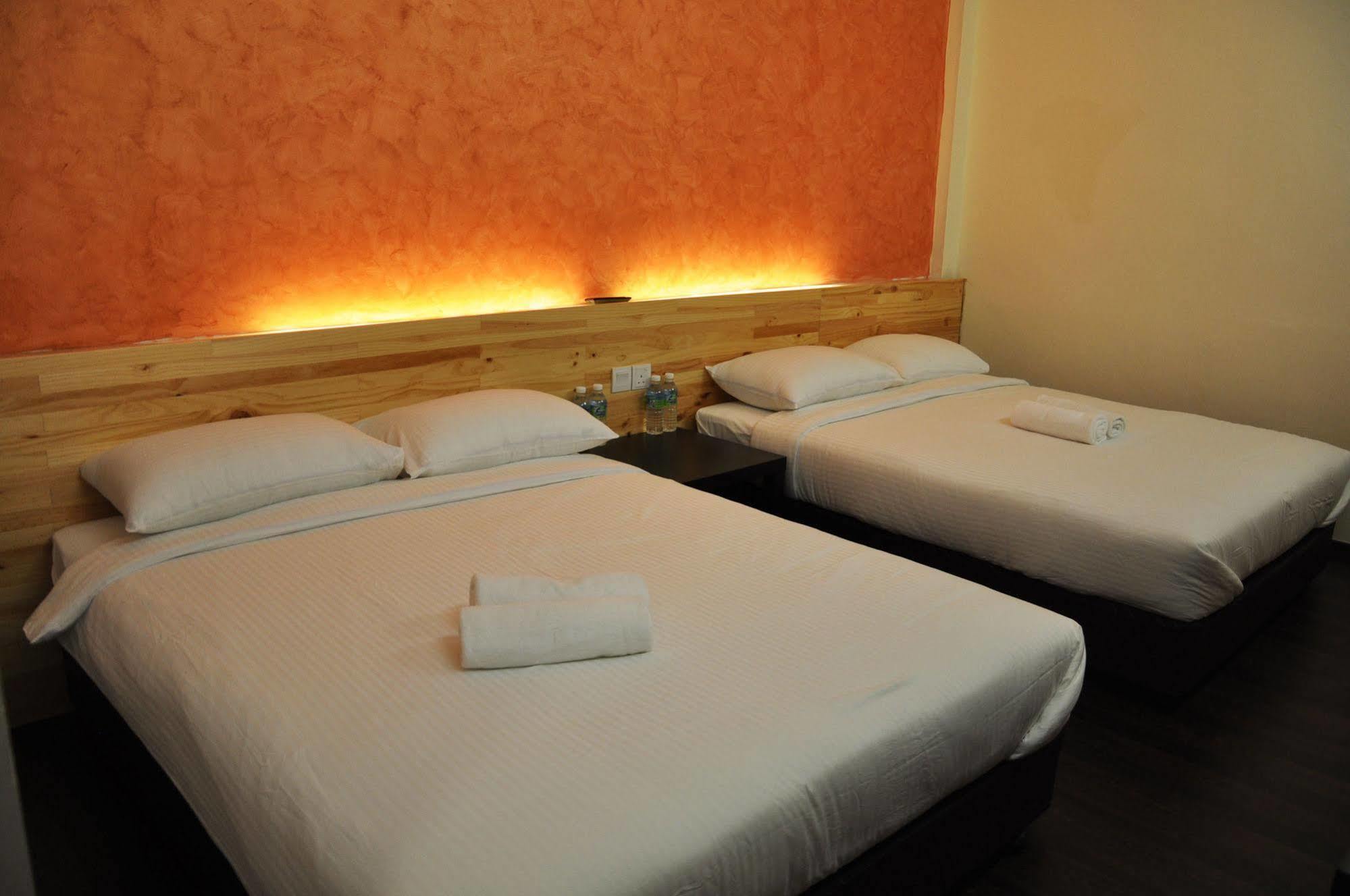 Dream Garden Hotel Кланг Екстериор снимка